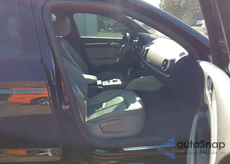 2018 Audi A3 2.0T Premium/2.0T Tech Premium z USA, uszkodzony, nr VIN WAUAUGFF0J1023235